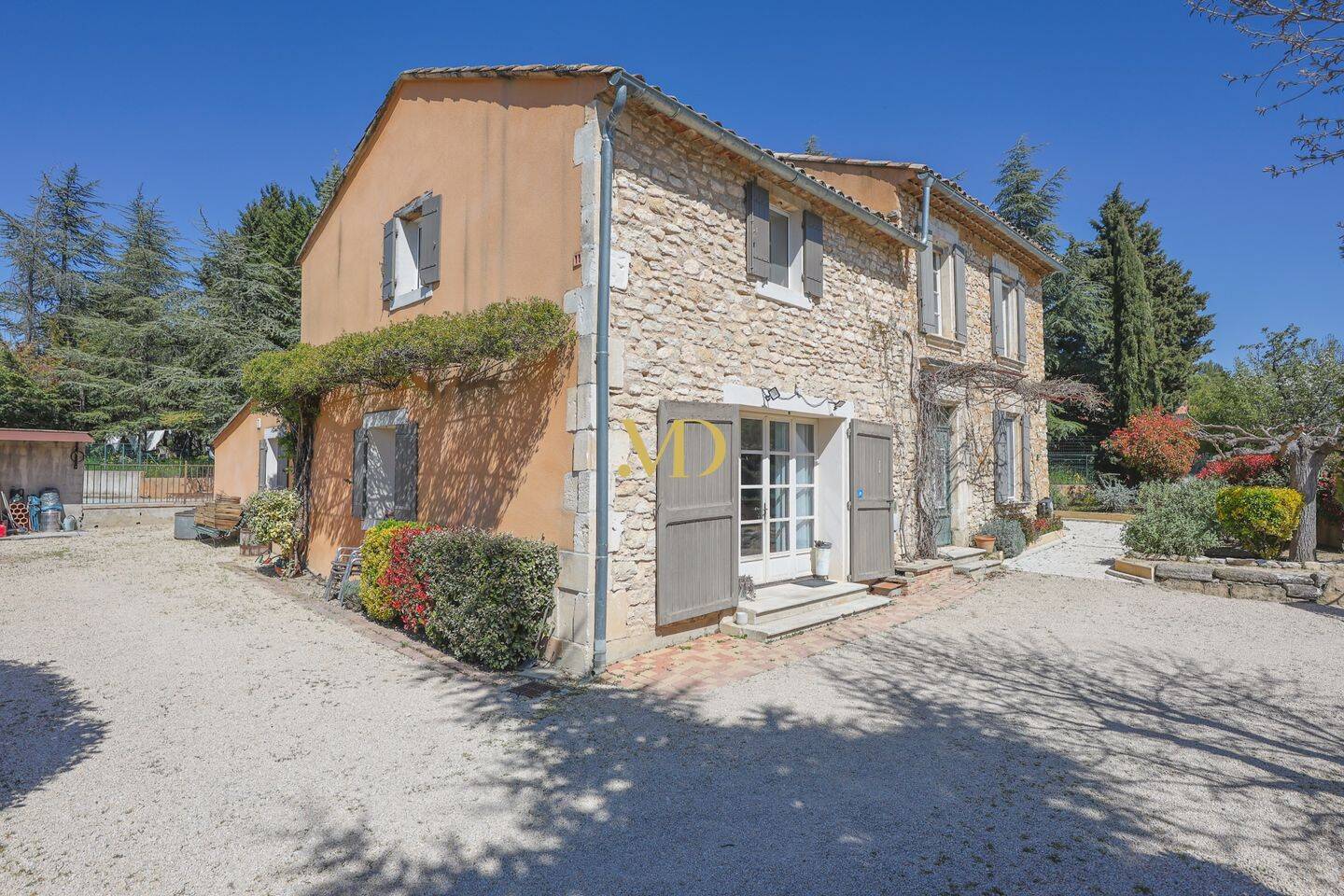 Maison 6 pièces 183 m² · à Saint-Saturnin-lès-Apt · 183 m² · 550 000 €