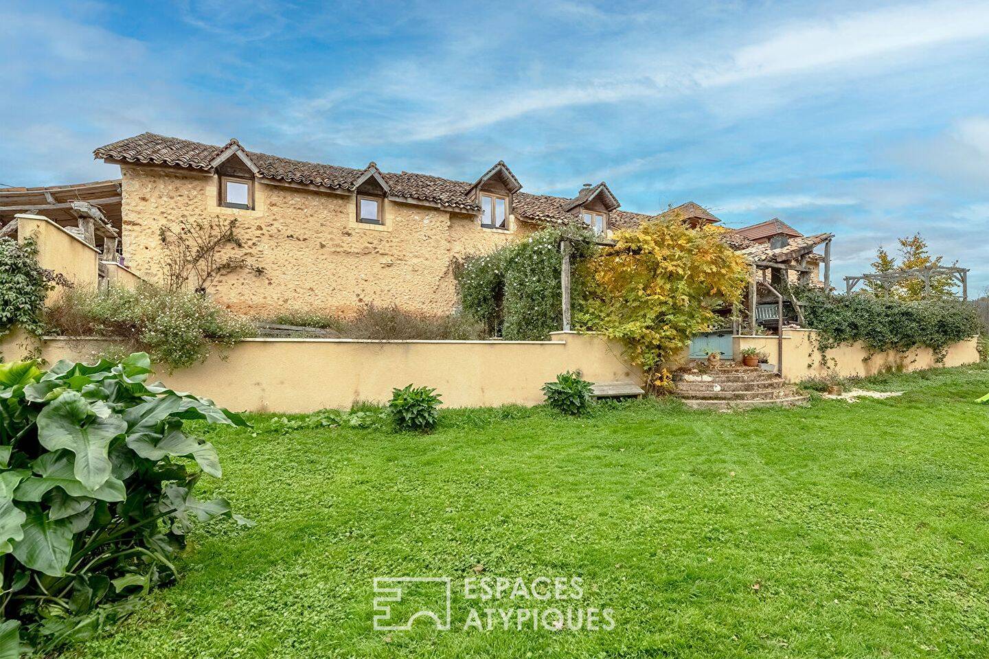 Maison 8 pièces 244 m² · à Villamblard · 244 m² · 390 000 €