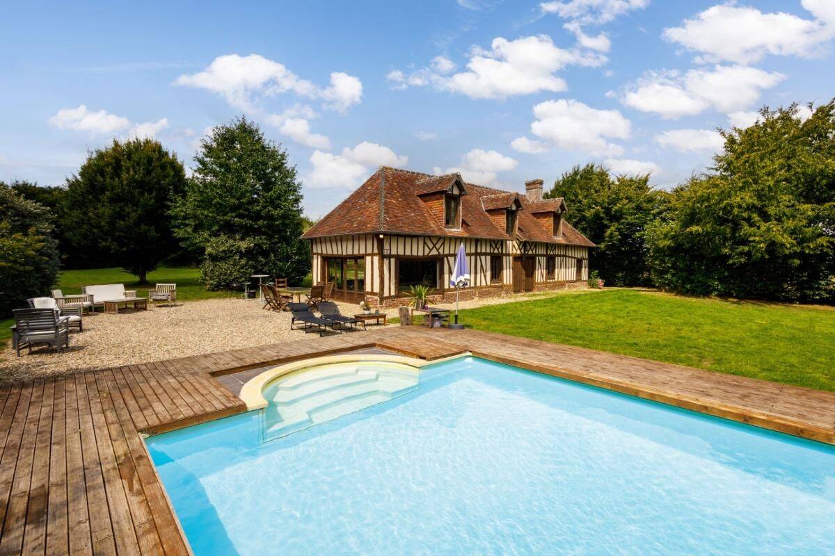 Maison 11 pièces 260 m² · à Mesnil-en-Ouche · 260 m² · 595 000 €