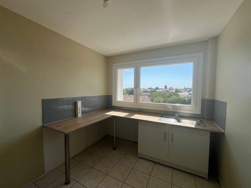 Appartement 3 pièces 76 m² · à La Roche sur Yon · 75,5 m² · 720 €