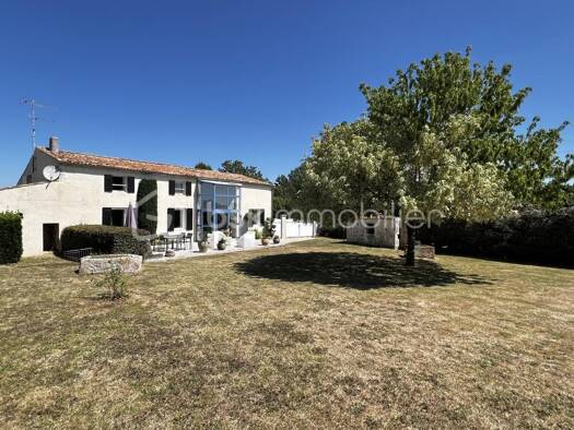 Maison à vendre 384 900 € 6 pièces 4 chambres 190 m² 2 999 m² de terrain Balanzac 17600