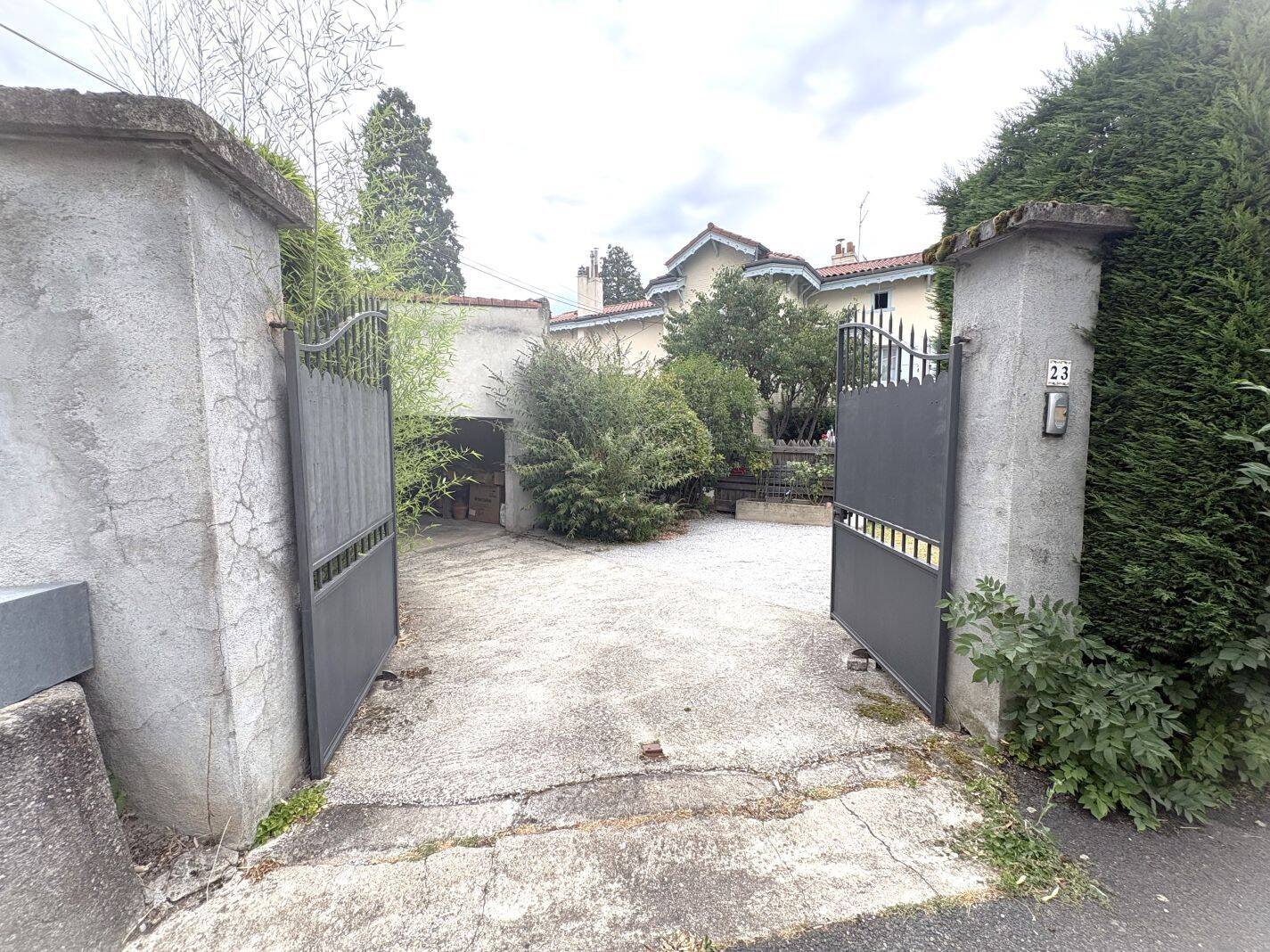 Maison 8 pièces 198 m² · à Saint-Étienne · 198 m² · 299 000 €