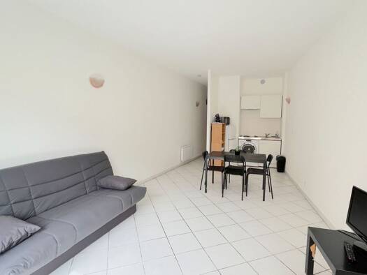 Appartement à louer 610 € 1 pièce 29 m² RDC Nord Ouest Saint-André-de-Cubzac 33240