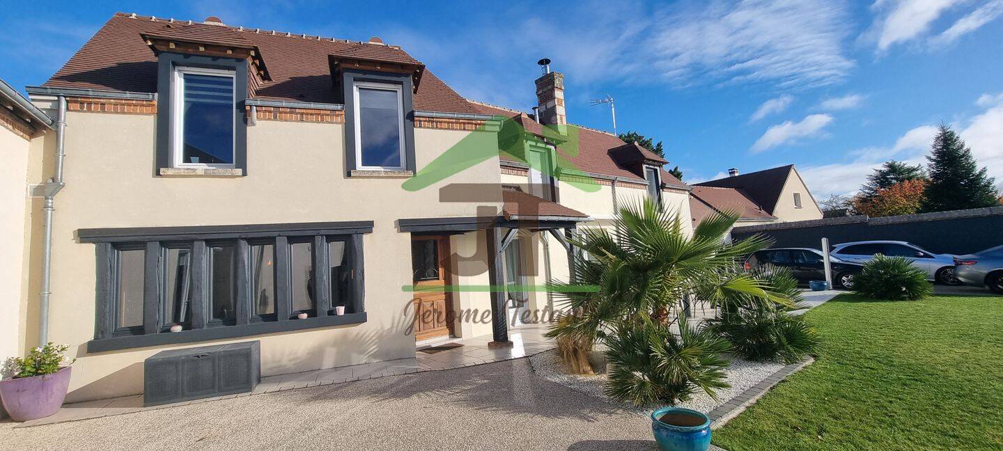 Maison 9 pièces 256 m² · à Châteaudun · 256 m² · 349 000 €