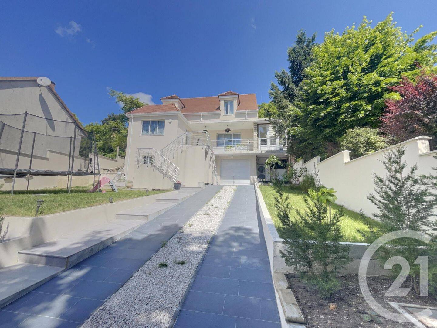 Maison 7 pièces 198 m² · à Triel-sur-Seine · 197,5 m² · 2 300 €/mois