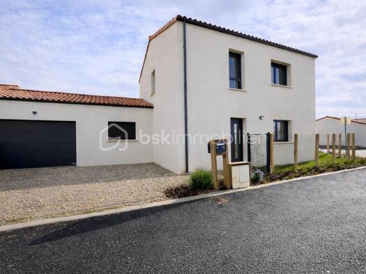 Maison à vendre 349 800 € 6 pièces 4 chambres 125 m² 323 m² de terrain La Roche-sur-Yon 85000