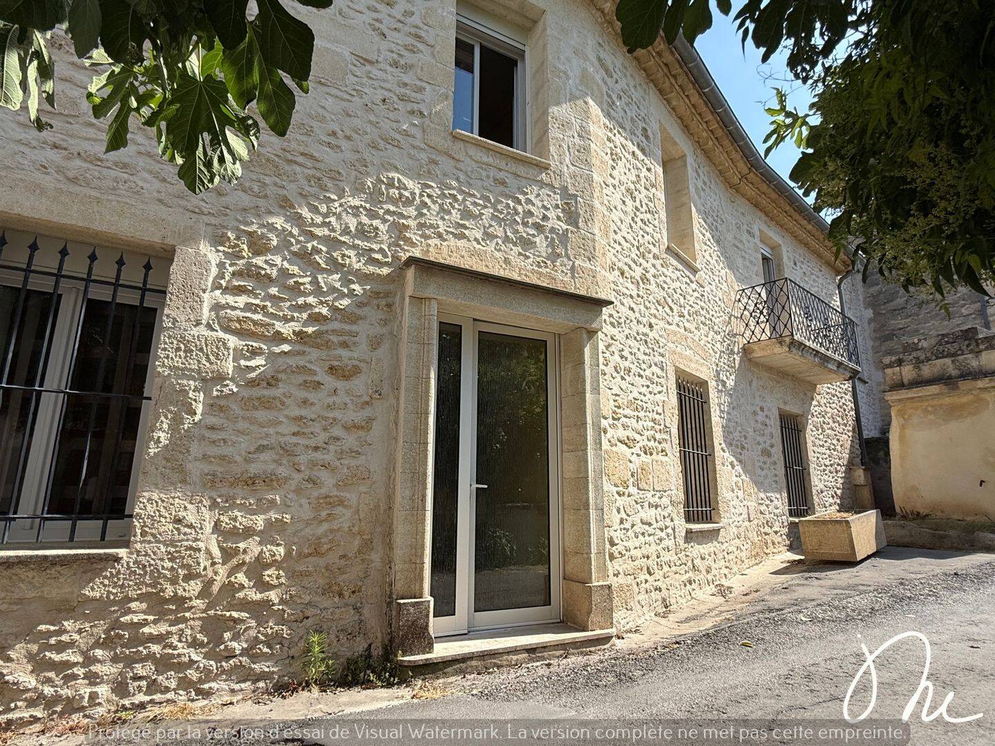 Maison 9 pièces 252 m² · à Junas · 252 m² · 359 000 €