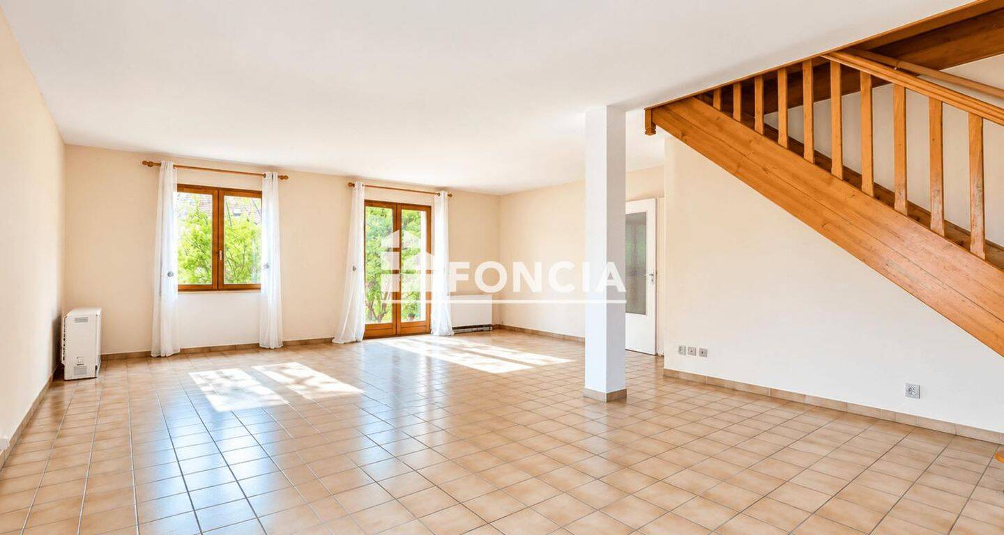 Maison 6 pièces 129 m² · à Chézy-sur-Marne · 129 m² · 160 000 €