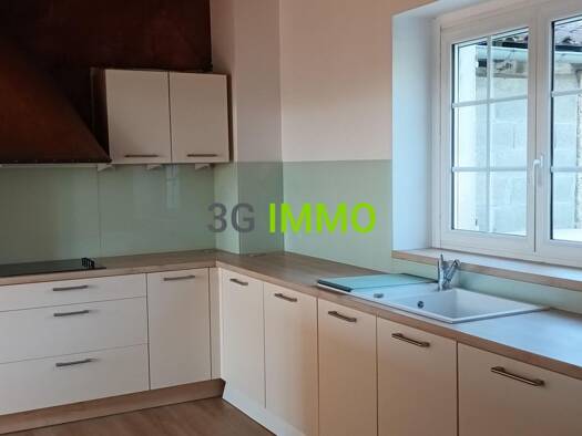 Appartement à louer 850 € 4 pièces 2 chambres 88 m² 1er étage Chalamont 01320