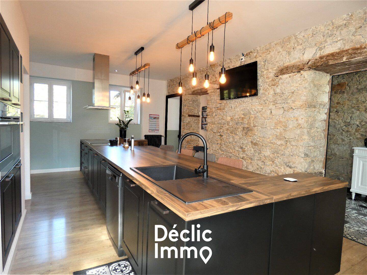 Maison 10 pièces 240 m² · à Les Lucs-sur-Boulogne · 240 m² · 389 000 €
