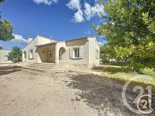 Maison à vendre 475 000 € 6 pièces 3 chambres 119,8 m² 3 000 m² de terrain Arles 13200
