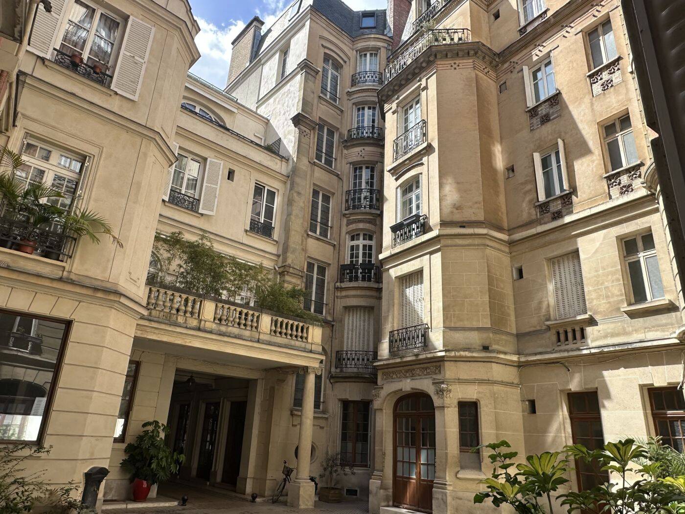 Appartement 2 pièces 46 m² · à Paris 17ème Arrondissement · 46 m² · 1 580 €