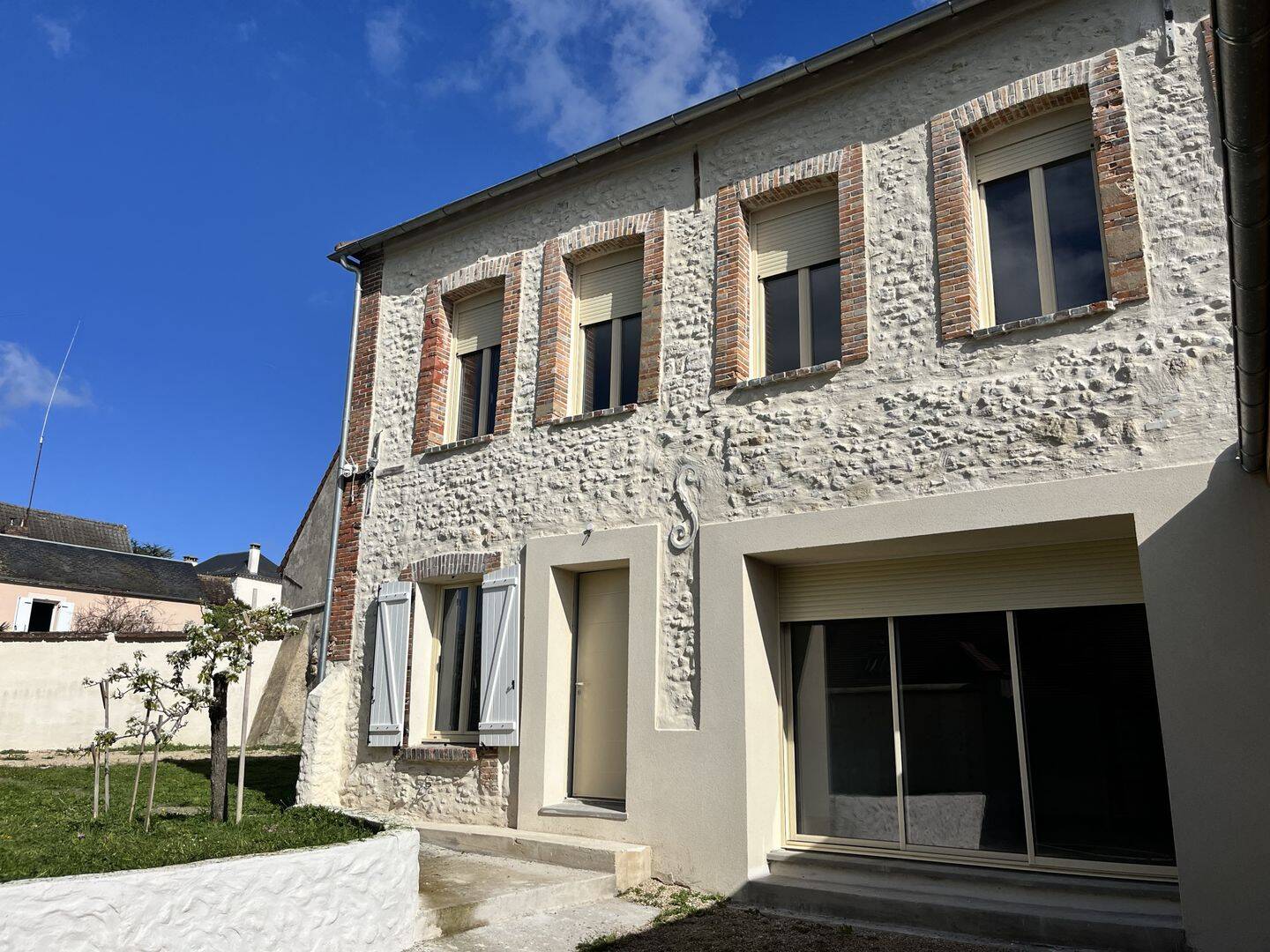 Maison 9 pièces 222 m² · à Épernon · 222 m² · 431 200 €