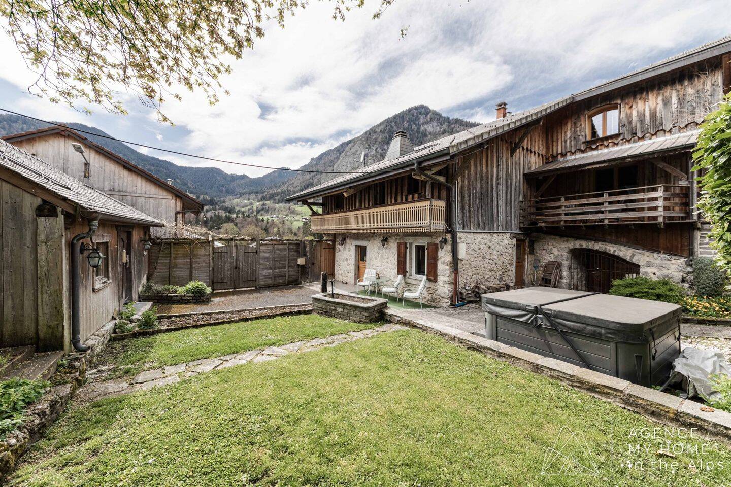 Maison 11 pièces 248 m² · à Le Biot · 248 m² · 745 000 €