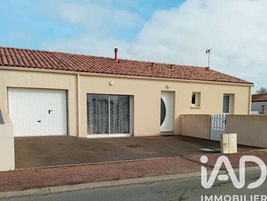 Maison de plain-pied à vendre 235 000 € 4 pièces 2 chambres 75 m² 458 m² de terrain Bois de Céné-Saint Christophe Challans 85300