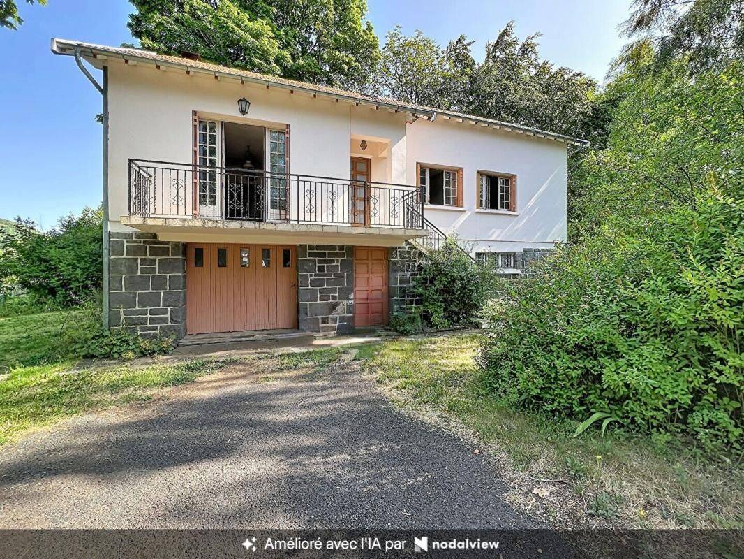 Maison 5 pièces 185 m² · à Orcines · 185,4 m² · 250 000 €