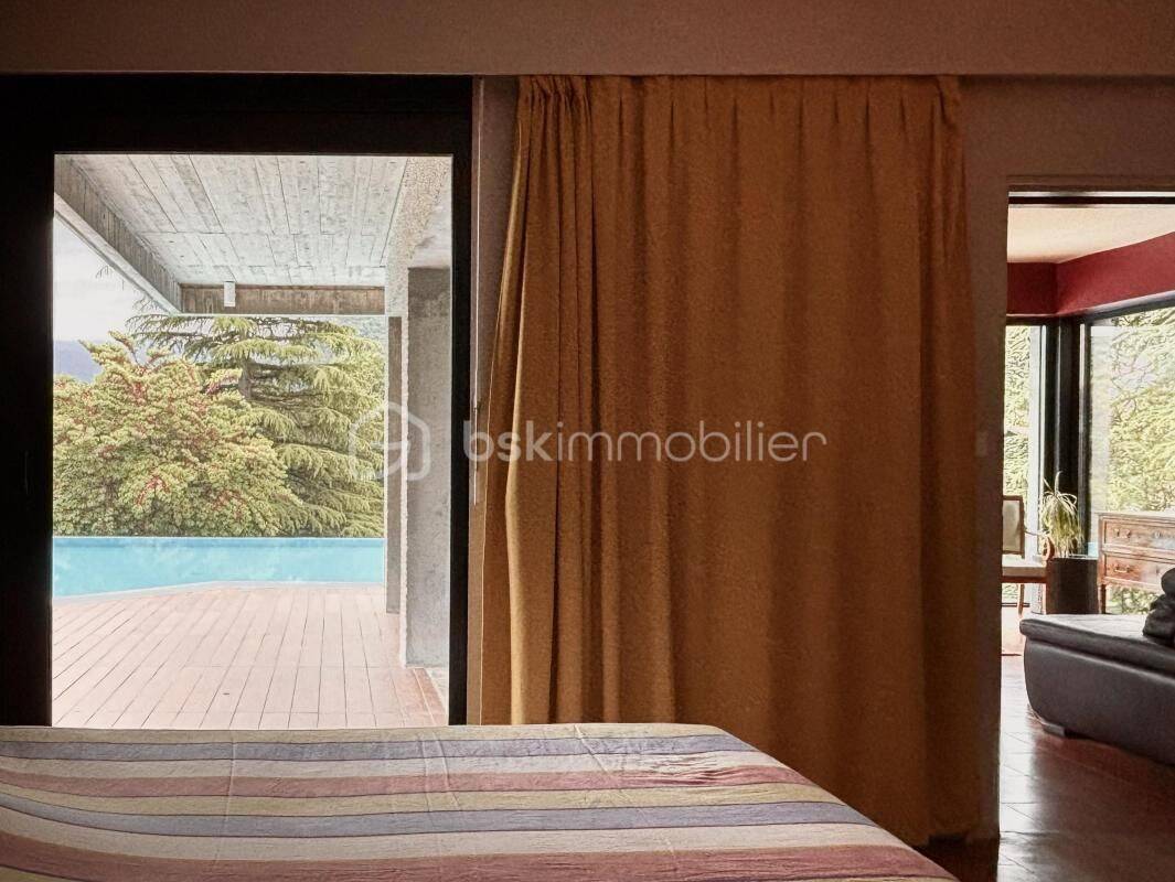 Grenoble-Gières, aux portes du Grésivaudan, un belvédère brutali — 17