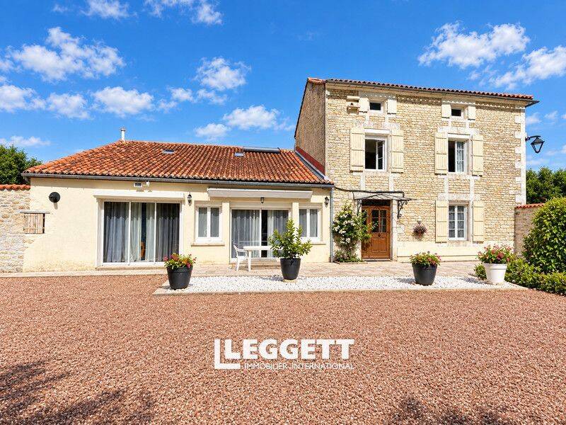 Maison 10 pièces 227 m² · à Vervant · 227 m² · 260 000 €