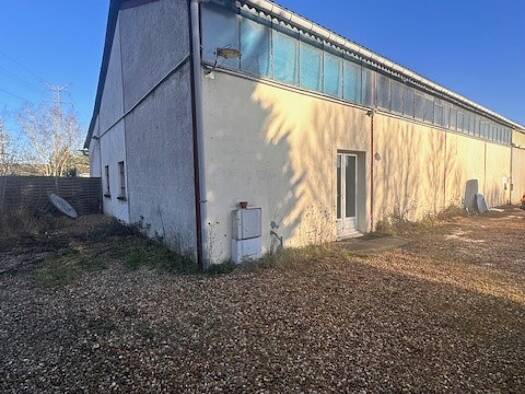 Local d'activités à vendre 150 000 € 500 m² d'espace de stockage Romorantin-Lanthenay 41200