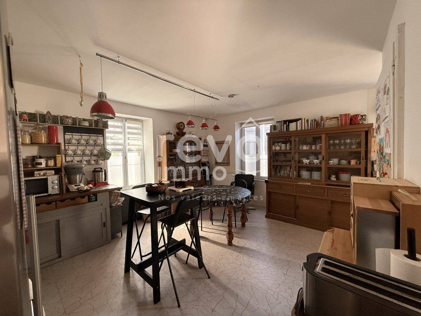 Maison 10 pièces 214 m² · à Montréverd · 214 m² · 355 000 €