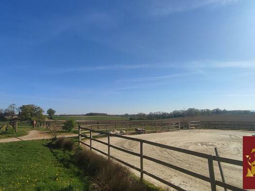 Maison à vendre 415 000 € 3 pièces 1 chambre 100 m² 16 077 m² de terrain Saint-Trivier-de-Courtes 01560