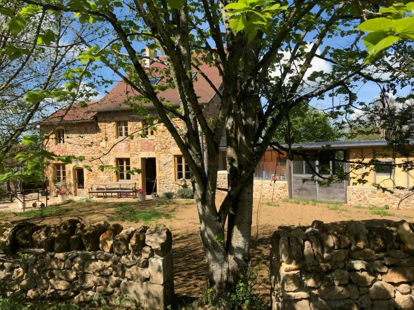 Maison 7 pièces 180 m² · à La Clayette · 180 m² · 450 000 €
