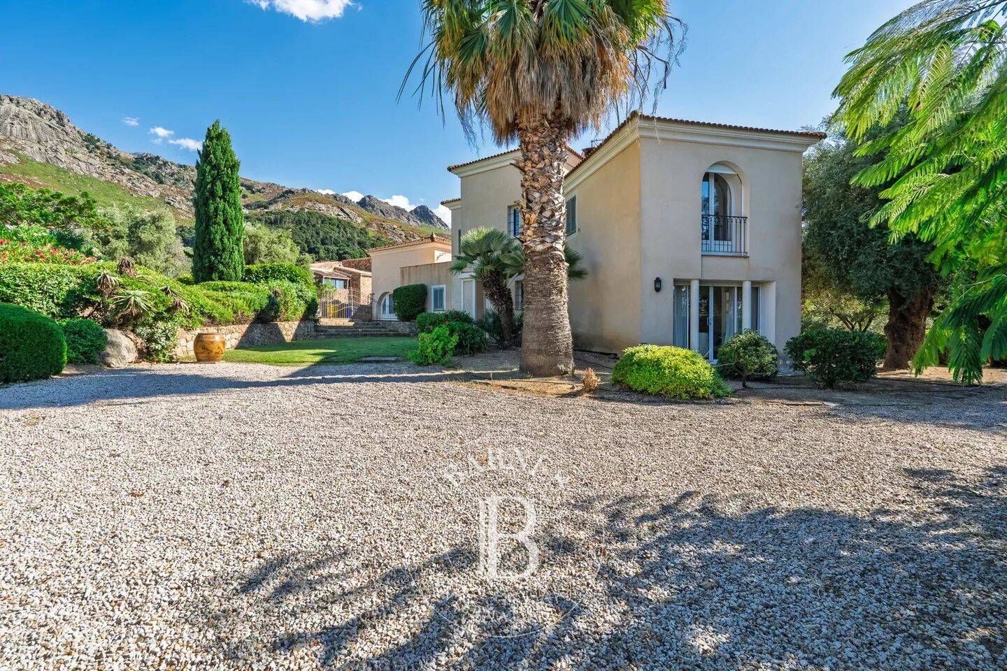 Maison 8 pièces 231 m² · à Calvi · 231 m² · 965 000 €