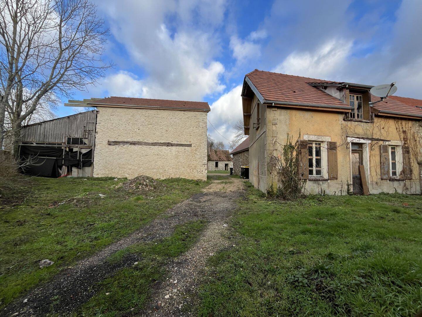 Maison 6 pièces 256 m² · à Lommoye · 256 m² · 189 000 €