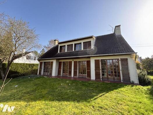 Maison à vendre 383 250 € 6 pièces 5 chambres 1 619 m² de terrain Sains-en-Amiénois 80680