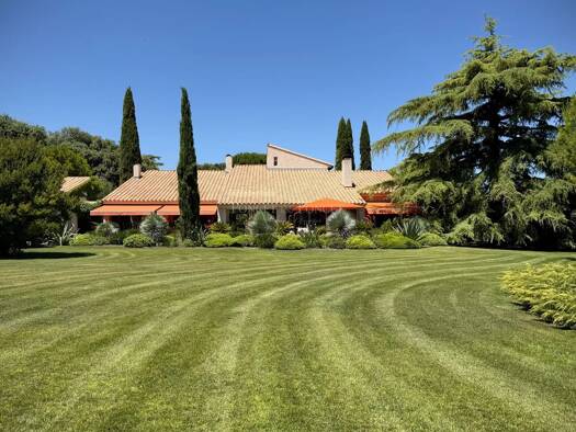 Maison à vendre 2 650 000 € 8 pièces 5 chambres 350 m² 10 578 m² de terrain Sud Uzès 30700