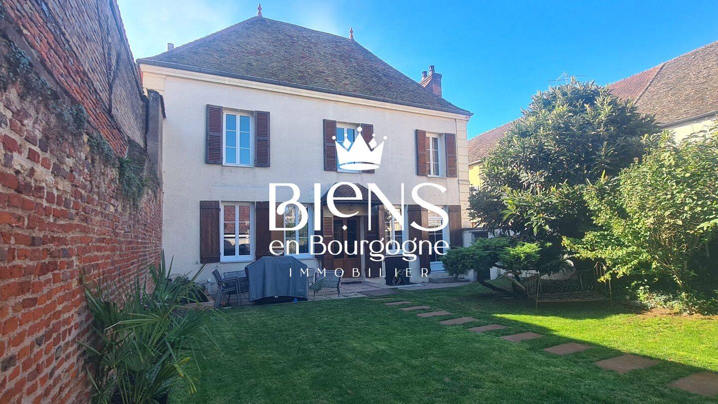 Maison 8 pièces 259 m² · à Seurre · 259 m² · 399 000 €