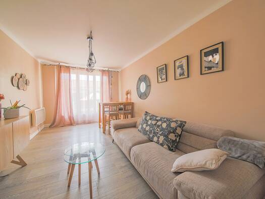 Appartement à louer 743 € 3 pièces 2 chambres 54 m² RDC/4 Bastia 20600