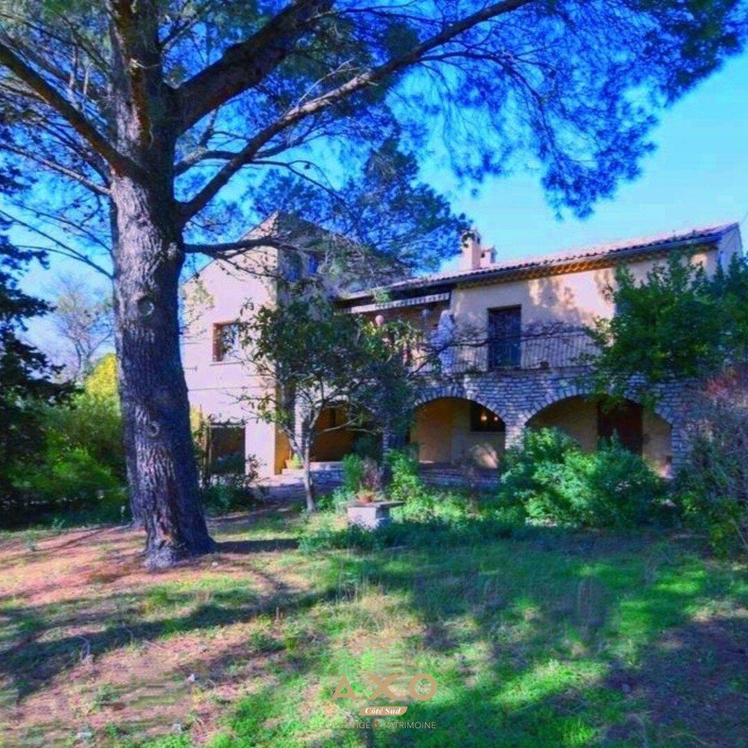 Maison 9 pièces 242 m² · à Uzès · 242 m² · 595 000 €