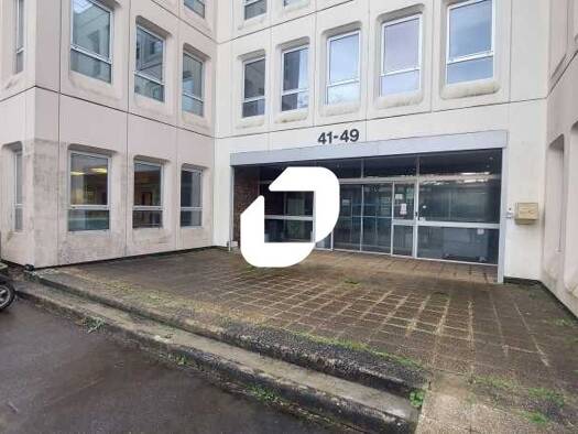 Local d'activités à louer 3 900 € 302 m² d'espace de stockage Bruyères-Postillons-Jaurès-Val Allard Sèvres 92310