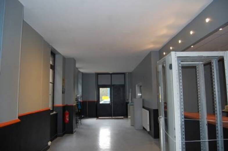 Local commercial à louer 1 400 € 300 m² de surface de vente Valdoie 90300