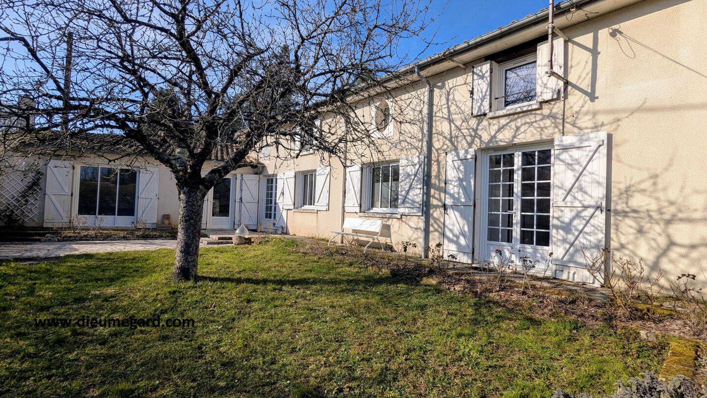 Maison 5 pièces 127 m² · à La Crèche · 127 m² · 155 800 €