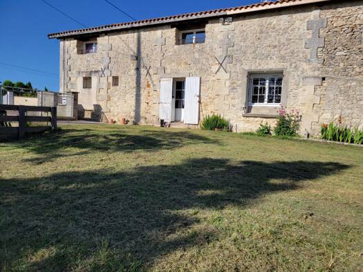 Maison à vendre 225 000 € 6 pièces 4 chambres 180 m² 6 332 m² de terrain Saint Aulaye-Puymangou 24410