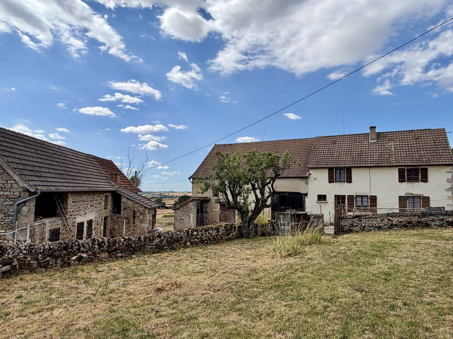 Maison 8 pièces 180 m² · à La Clayette · 180 m² · 220 000 €