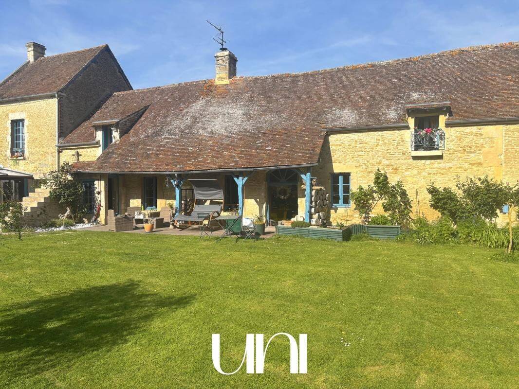 Maison 8 pièces 373 m² · à Valambray · 373 m² · 499 000 €