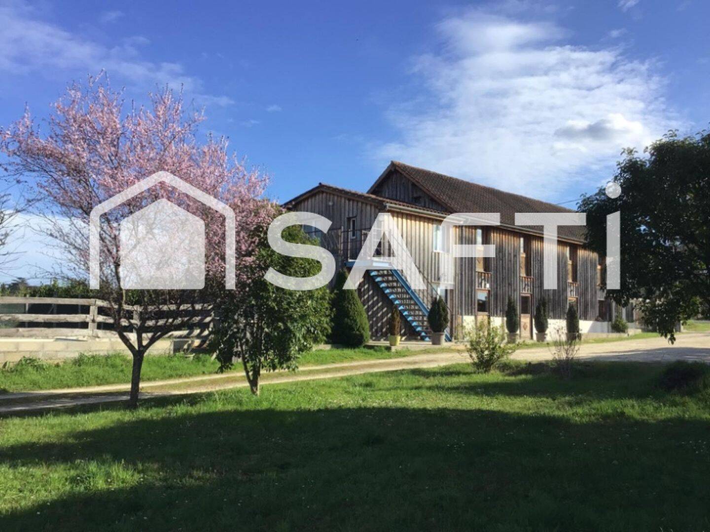 Maison 11 pièces 400 m² · à Coux Et Bigaroque-Mouzens · 400 m² · 389 000 €