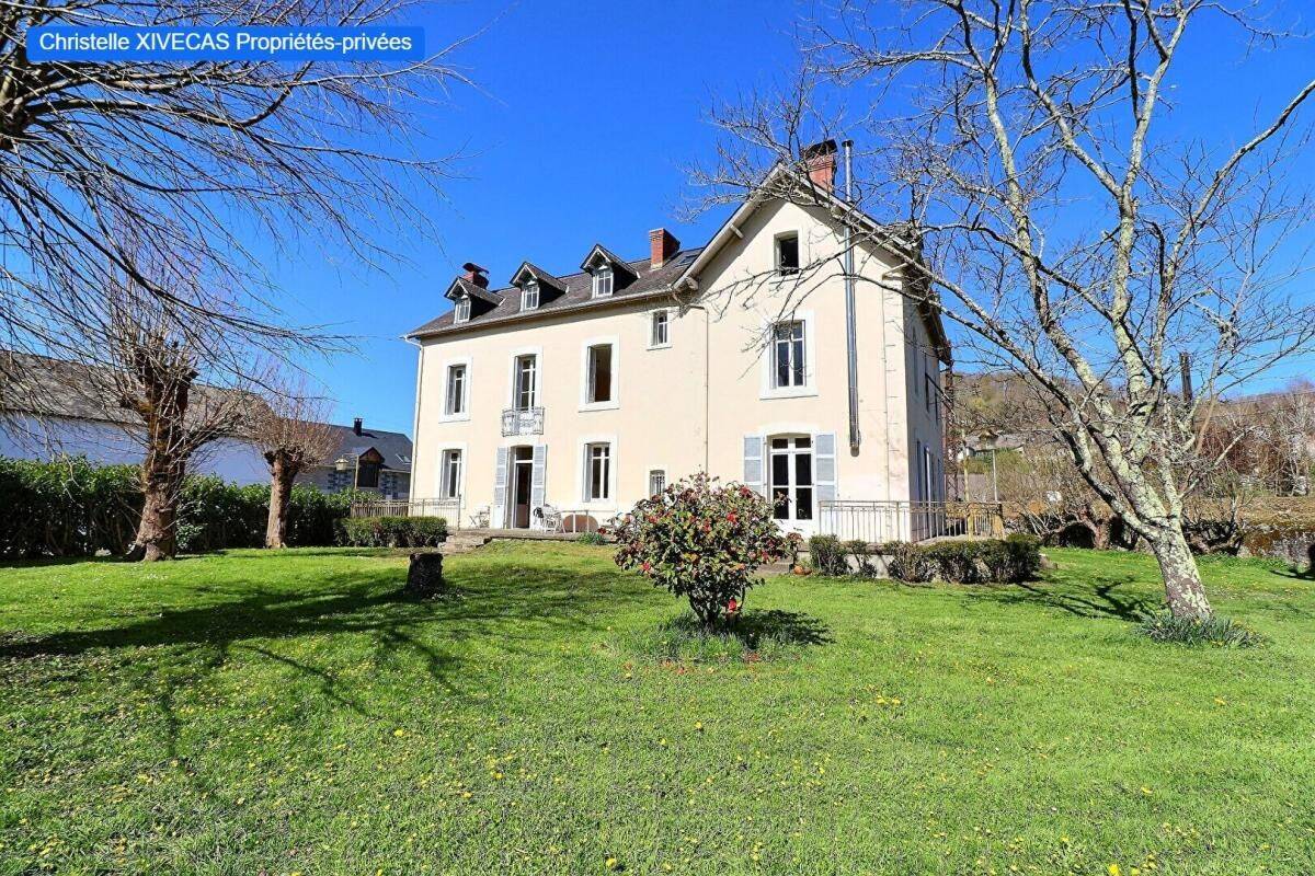 Maison 9 pièces 306 m² · à Saint-Pé-de-Bigorre · 306 m² · 215 000 €