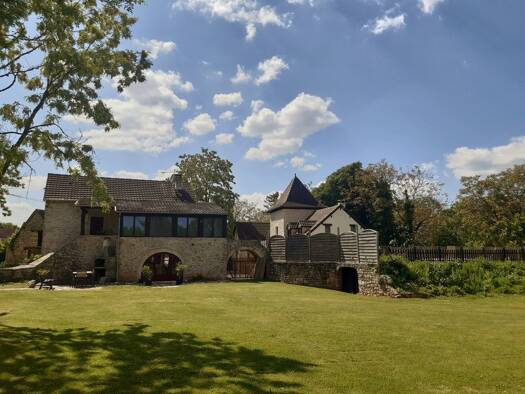 Maison à vendre 415 000 € 13 pièces 7 chambres 280 m² 2 232 m² de terrain Salvagnac-Cajarc 12260