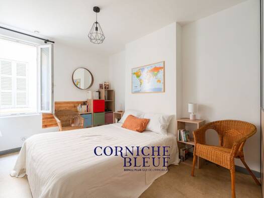 Appartement à vendre 249 000 € 3 pièces 2 chambres 54,1 m² Étage 1/2 La Ciotat 13600