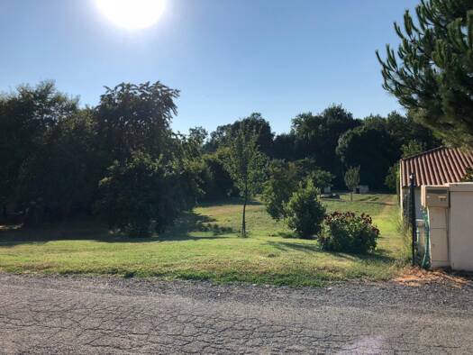 Terrain constructible à vendre 84 000 € 3 613 m² de terrain Crouin Cognac 16100