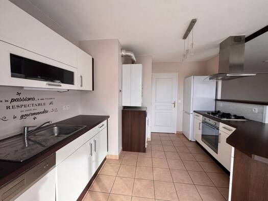 Appartement à louer 1 510 € 3 pièces 2 chambres 72 m² Étage 1/2 Cranves-Sales 74380