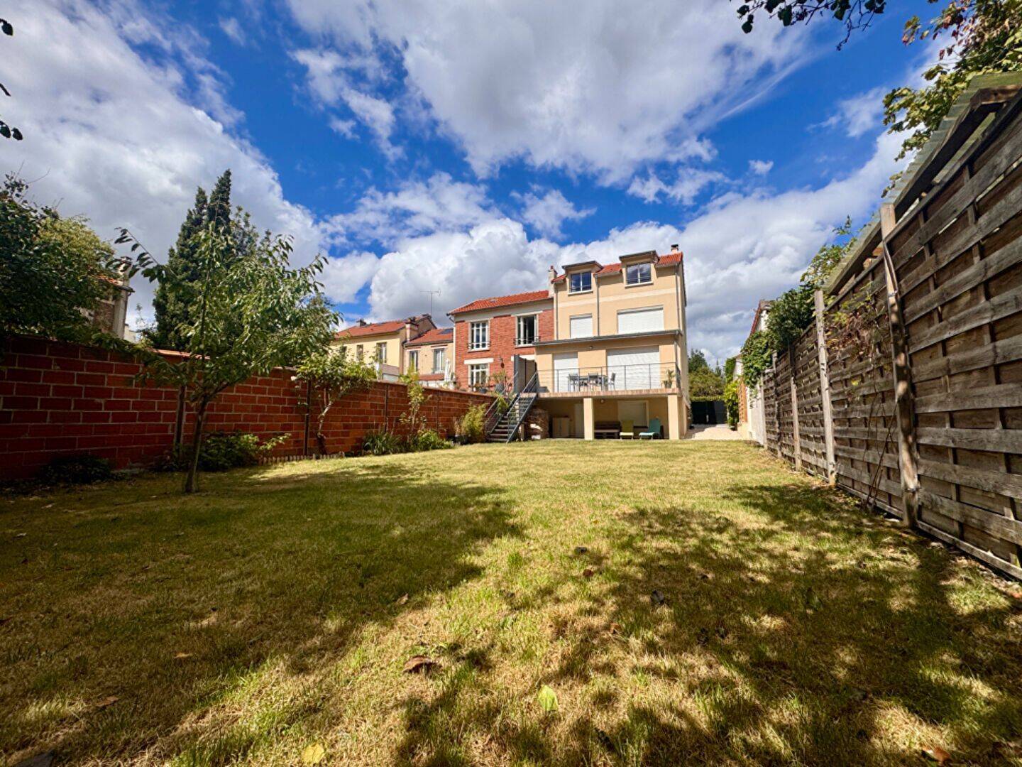 Maison 7 pièces 147 m² · à Fontenay-sous-Bois · 147 m² · 4 000 €