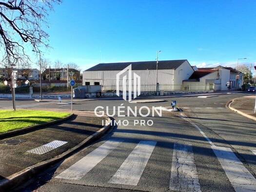 Entrepôt à vendre 965 000 € 1 220 m² d'espace de stockage divisible Les Garets-Bellevue Vichy 03200