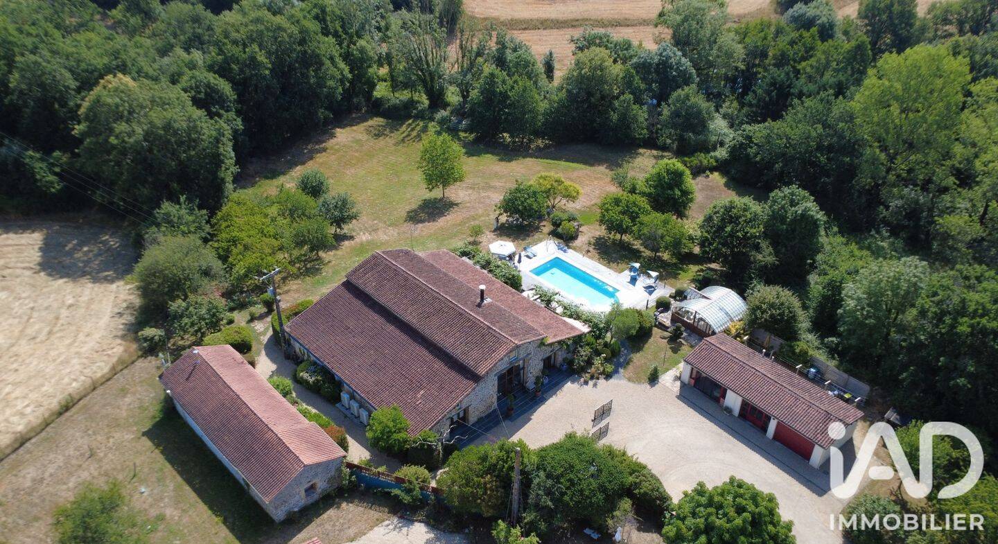 Maison 13 pièces 340 m² · à Vouvant · 340 m² · 795 000 €