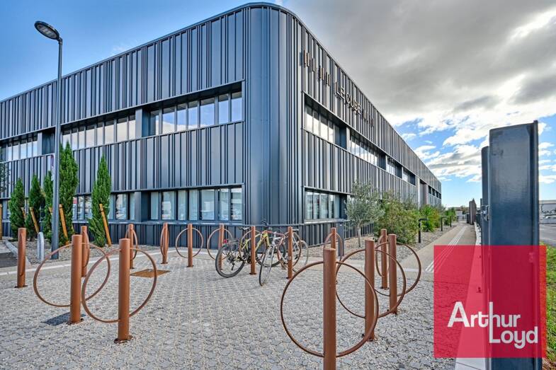 Espace bureau à vendre 8 817 147 € 3 265,6 m² de bureaux divisible de 589 m² à 3 266 m² Périphérie Nord et Est Mauguio 34130