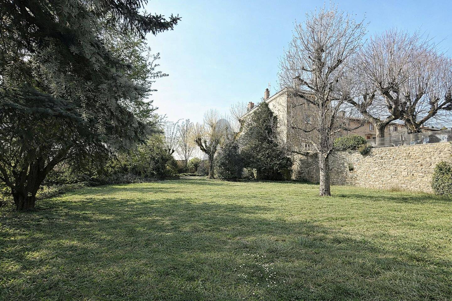 Appartement 5 pièces 137 m² · à Neuville-sur-Saône · 137 m² · 450 000 €